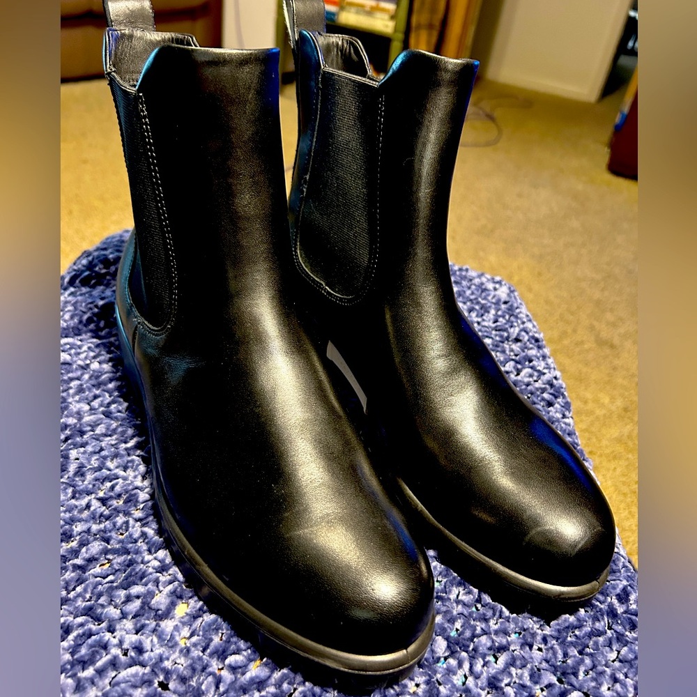 Ecco Boots NEW without box.